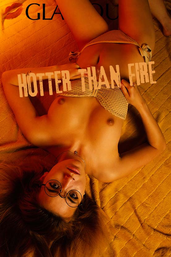 GLAMOUR.CZ Nikita / 15 / Hotter Than Fire